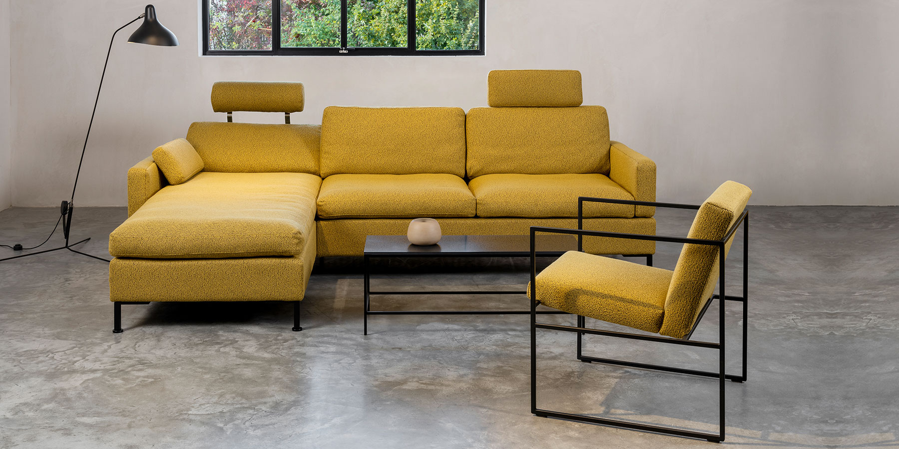 Polstermöbel von brühl alba system/m Sitzgarnitur brühl alba system/m aus Longchair links und Anstellsofa rechts.