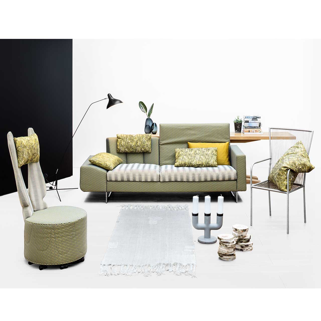 brühl embrace 69610 Ambientebild brühl embrace asymmetrisches Sofa.