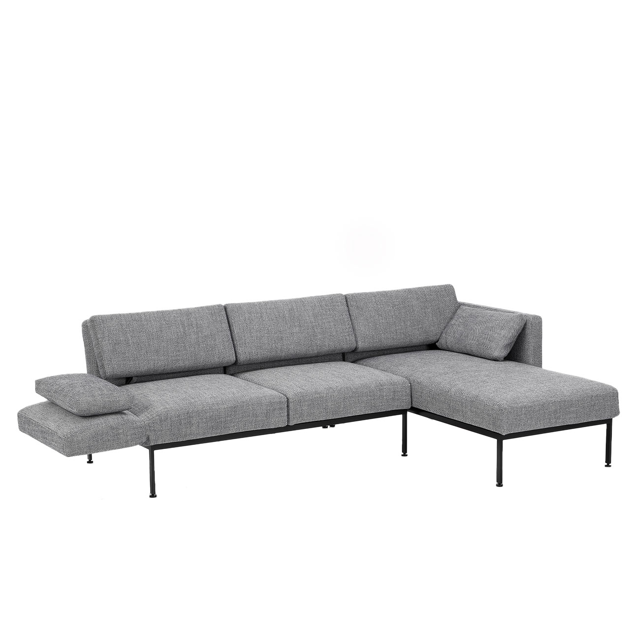 Garnitur brühl roro medium spring 73906 + 73922 Eckgarnitur der Serie roro medium spring mit Longchair rechts und Anstellsofa links in grauem Stoff.