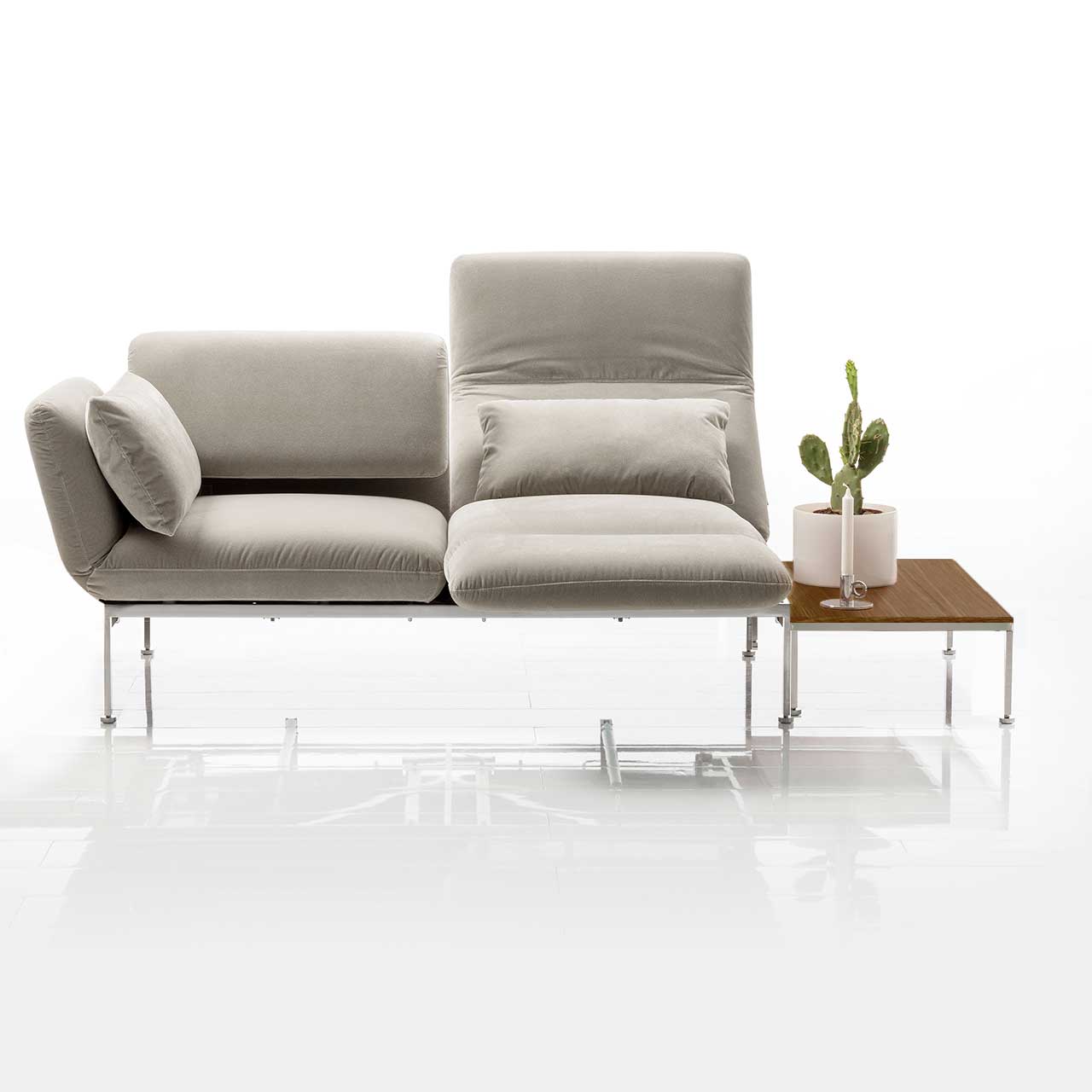 Zusatztisch brühl roro medium soft 74084 Eiche dunkel Sofa der Serie roro medium soft mit Zusatztisch rechts in Eiche dunkel.