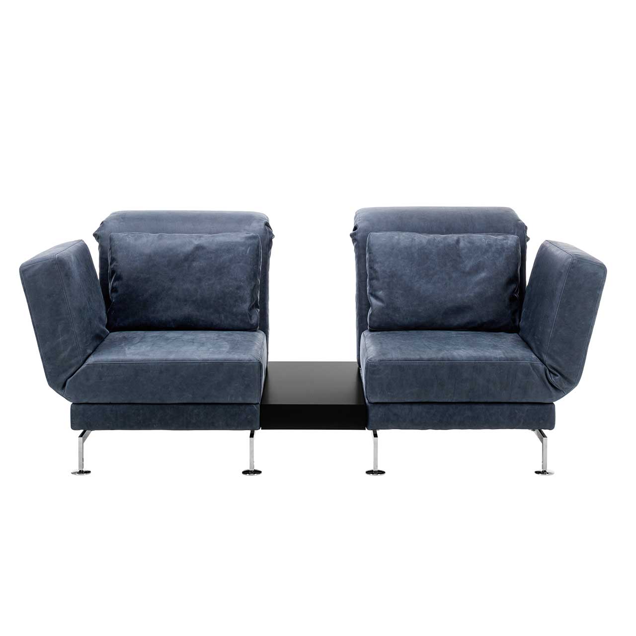 brühl moule medium - Sitzgruppe 73118, 73190 und 73119 Zwei Relaxsessel der Serie brühl moule in grauem Leder sind mit einem Einhängetisch zu einer Garnitur verbunden.
