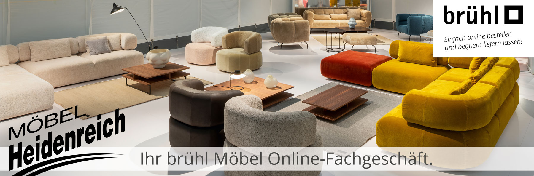 Möbel Heidenreich. Ihr brühl Möbel-Online-Fachgeschäft Banner Startseite: Eine Ausstellungsfläche mit brühl Sesseln und Sofas. Darüber liegt das Logo "Möbel Heidenreich" und der Schriftzug "Ihr brühl Möbel-Online-Fachgeschäft".