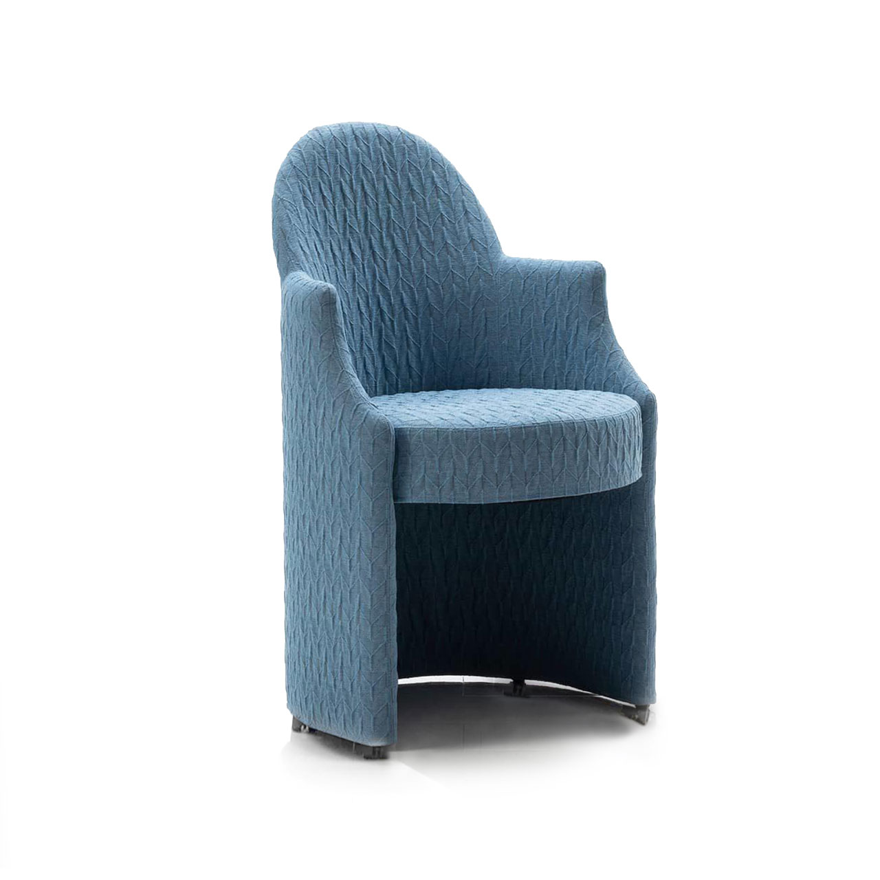 brühl armand Sessel 71602 Ein stahlblauer Sessel mit runder Sitzbasis. Eine halbkreisförmige Schale umschließt die Sitzbasis und bildet gleichzeitig nach oben Armlehnen und Rücken. Der Sessel steht auf Kunststoffrollen.