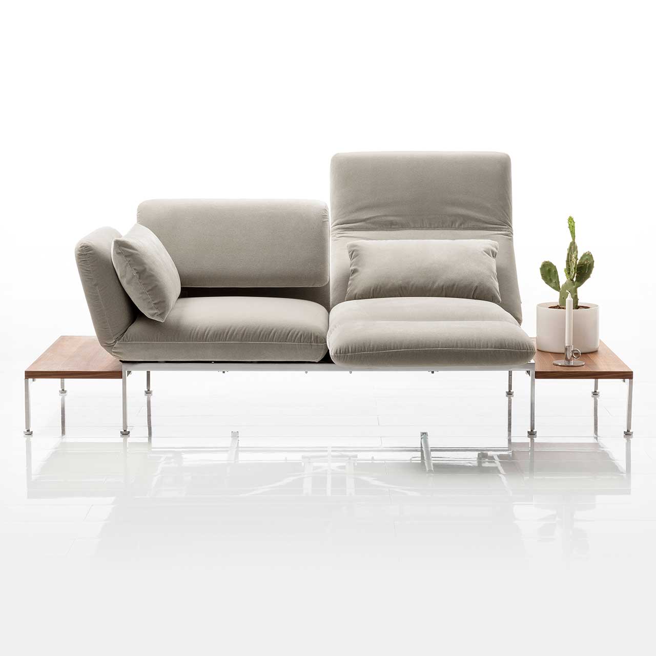 Andocktisch brühl roro Andocktisch Nussbaum Sofa der Serie roro mit Andocktisch rechts und links in Nussbaum.