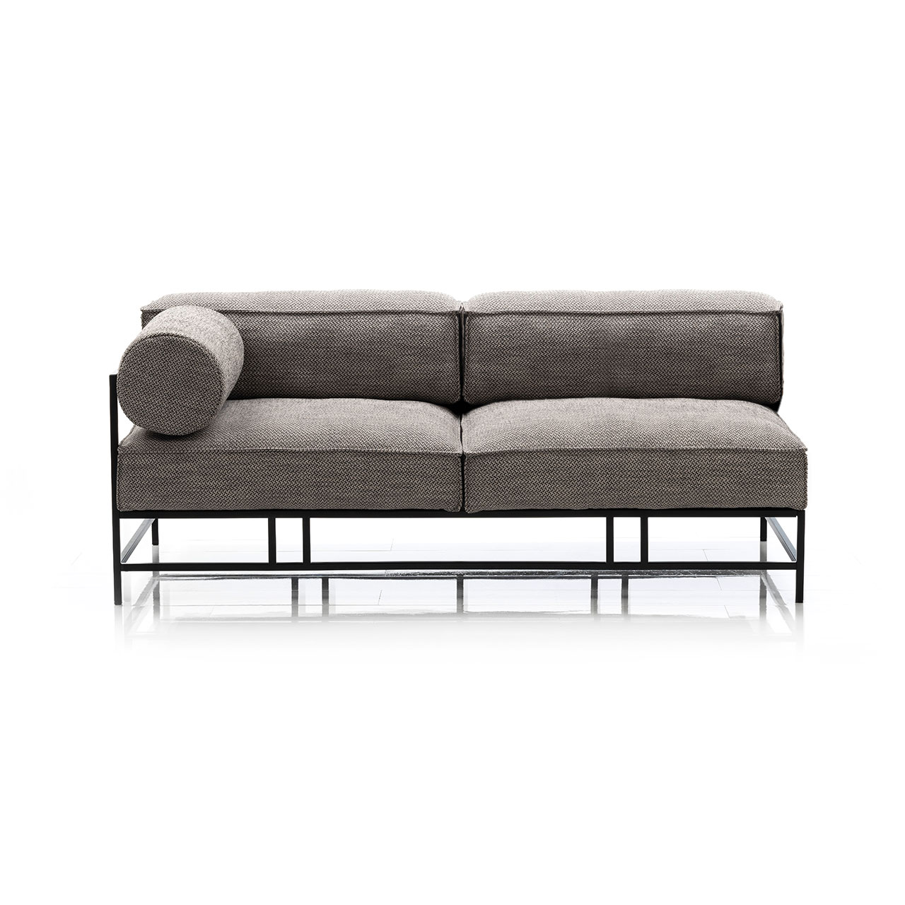 brühl easy pieces Openend Openend mit Armlehnrolle in grauem Stoff und mit schwarzem Metalluntergestell.