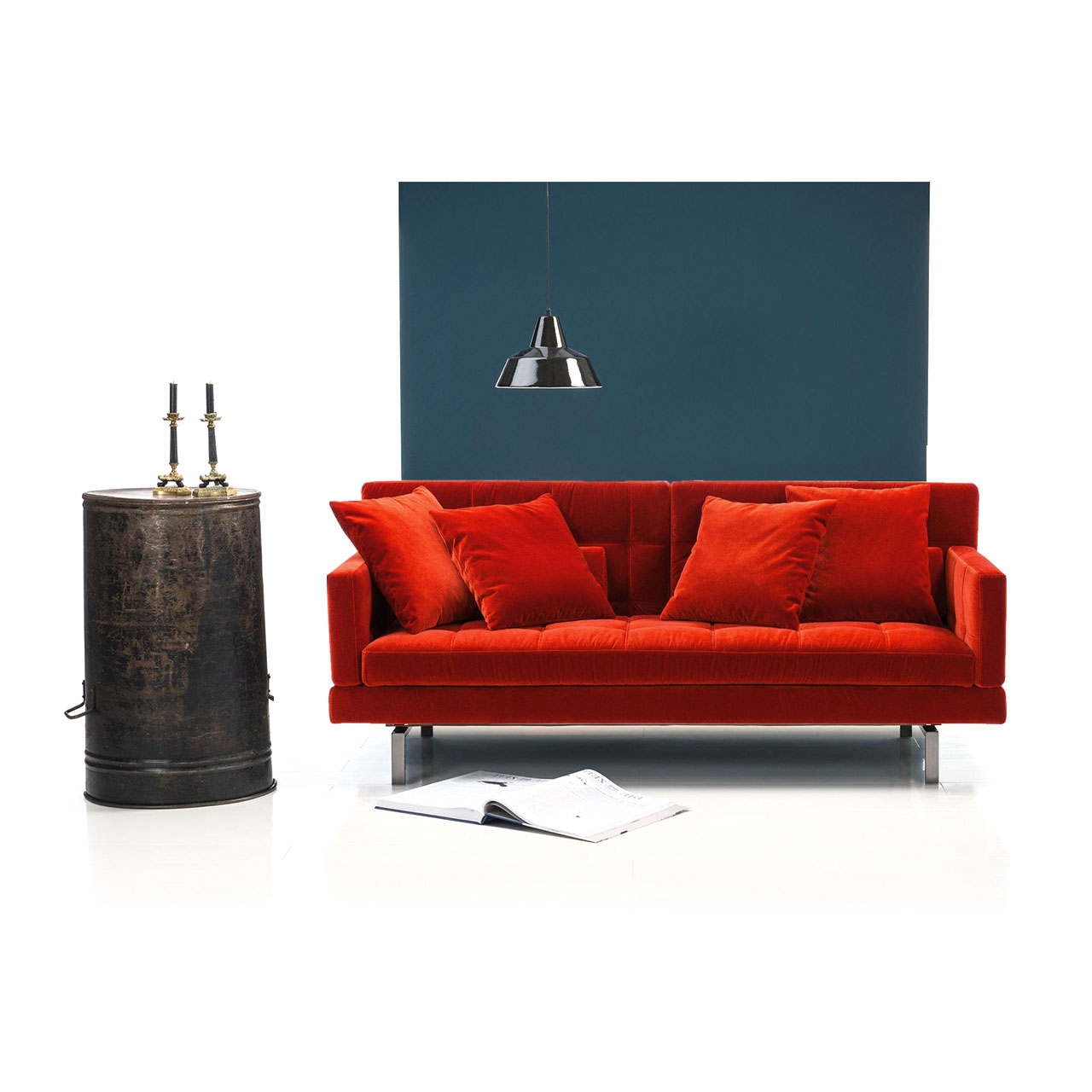 brühl amber Sofa 3-Sitzer Rotes Sofa mit schmalen, halbhohen Armlehnen.