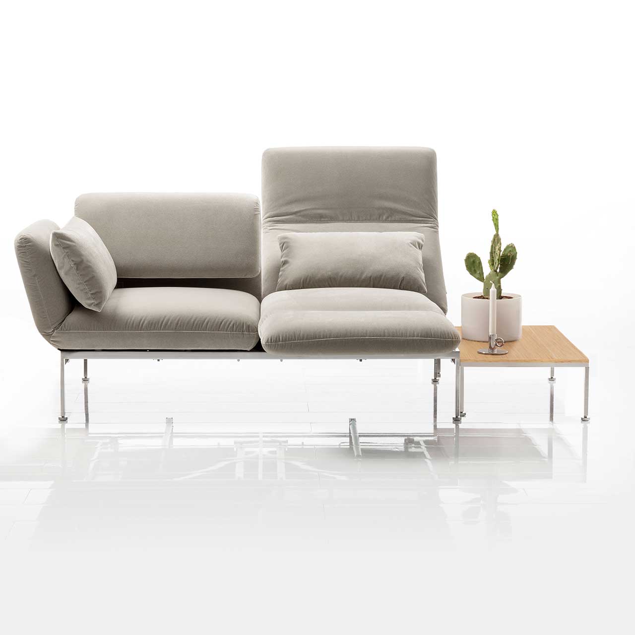 Zusatztisch brühl roro medium spring 73984 Eiche hell Sofa der Serie roro medium spring mit Zusatztisch rechts in Eiche hell.