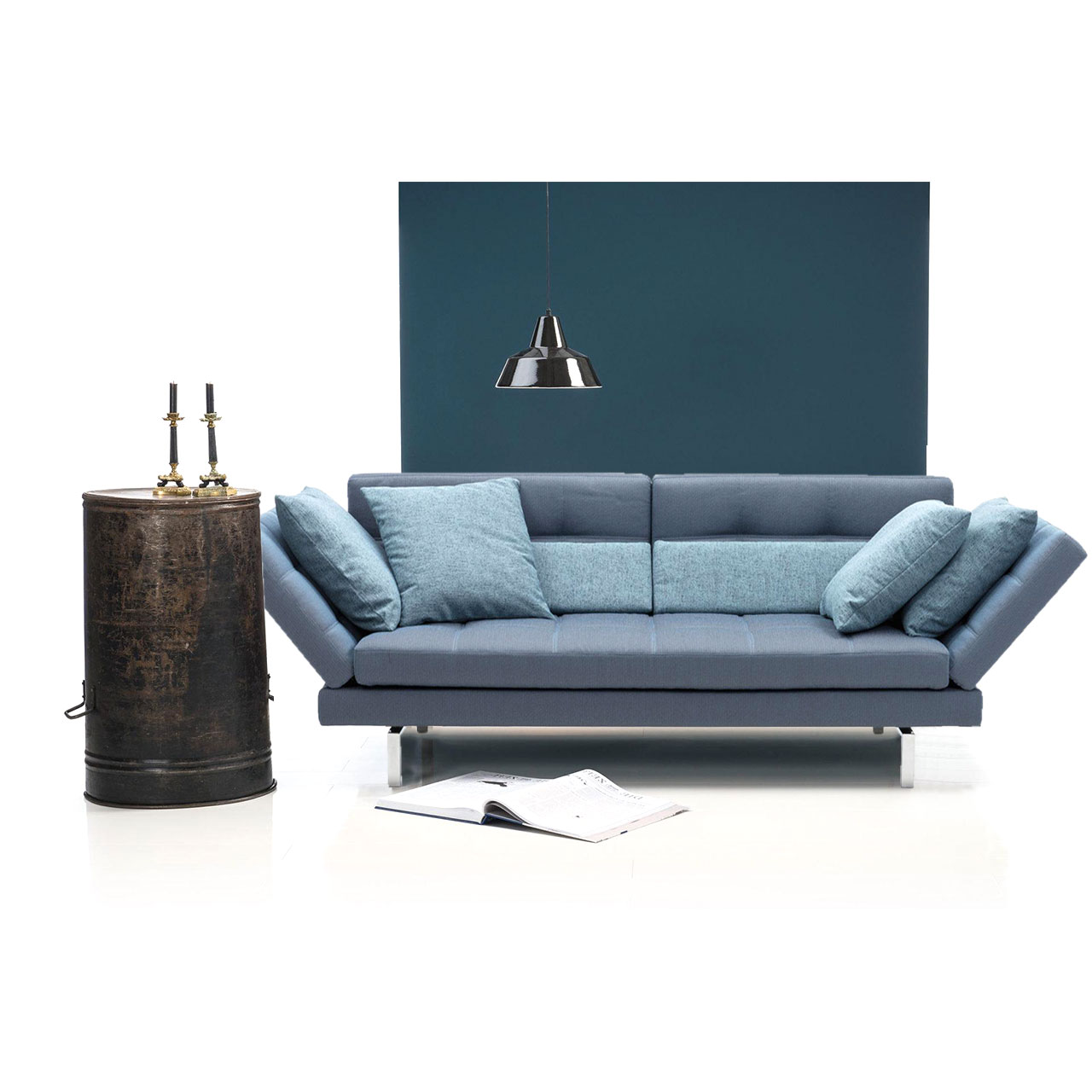 brühl amber Keilkissen groß Hellblaues Sofa mit schmalen, hohen Armlehnen.