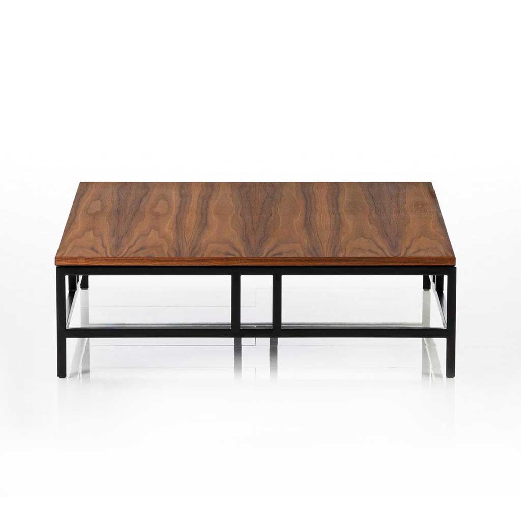 brühl easy pieces 62090 Quadratischer Wohnzimmertisch mit schwarzem Untergestell und Tischplatte in dunkler Eiche.