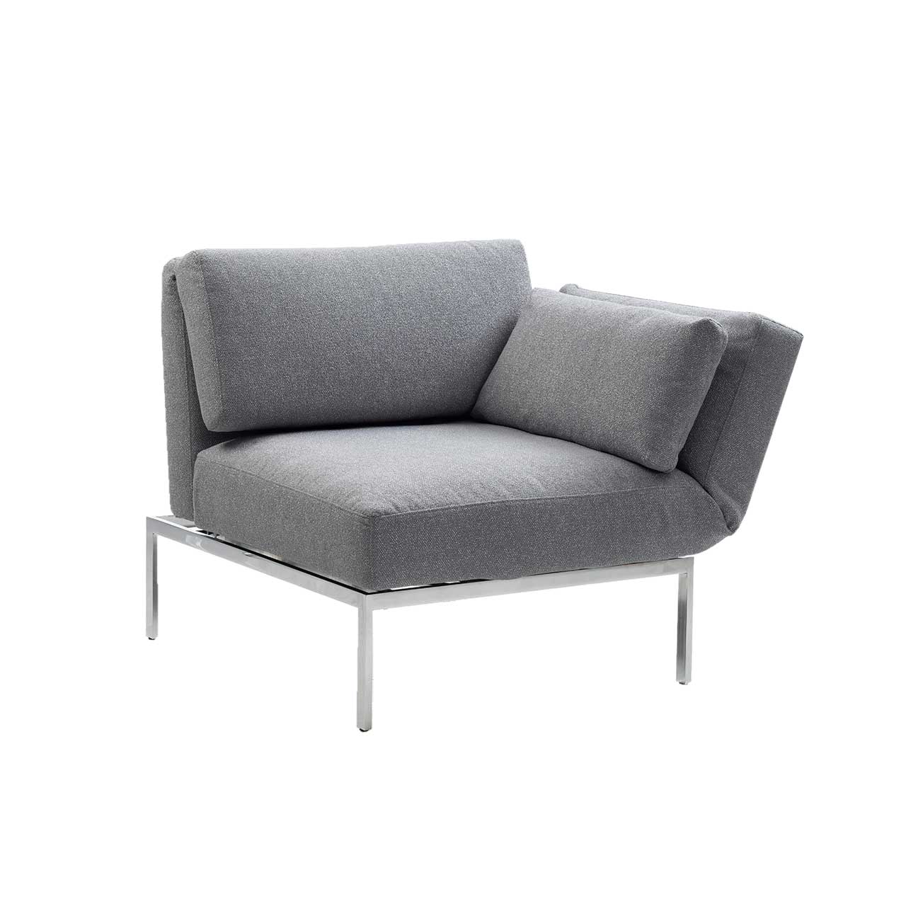 Multifunktionssessel brühl roro medium soft 74015 Der Multifunktionssessel der Serie roro medium soft mit einer Armlehne rechts in grauem Stoff.
