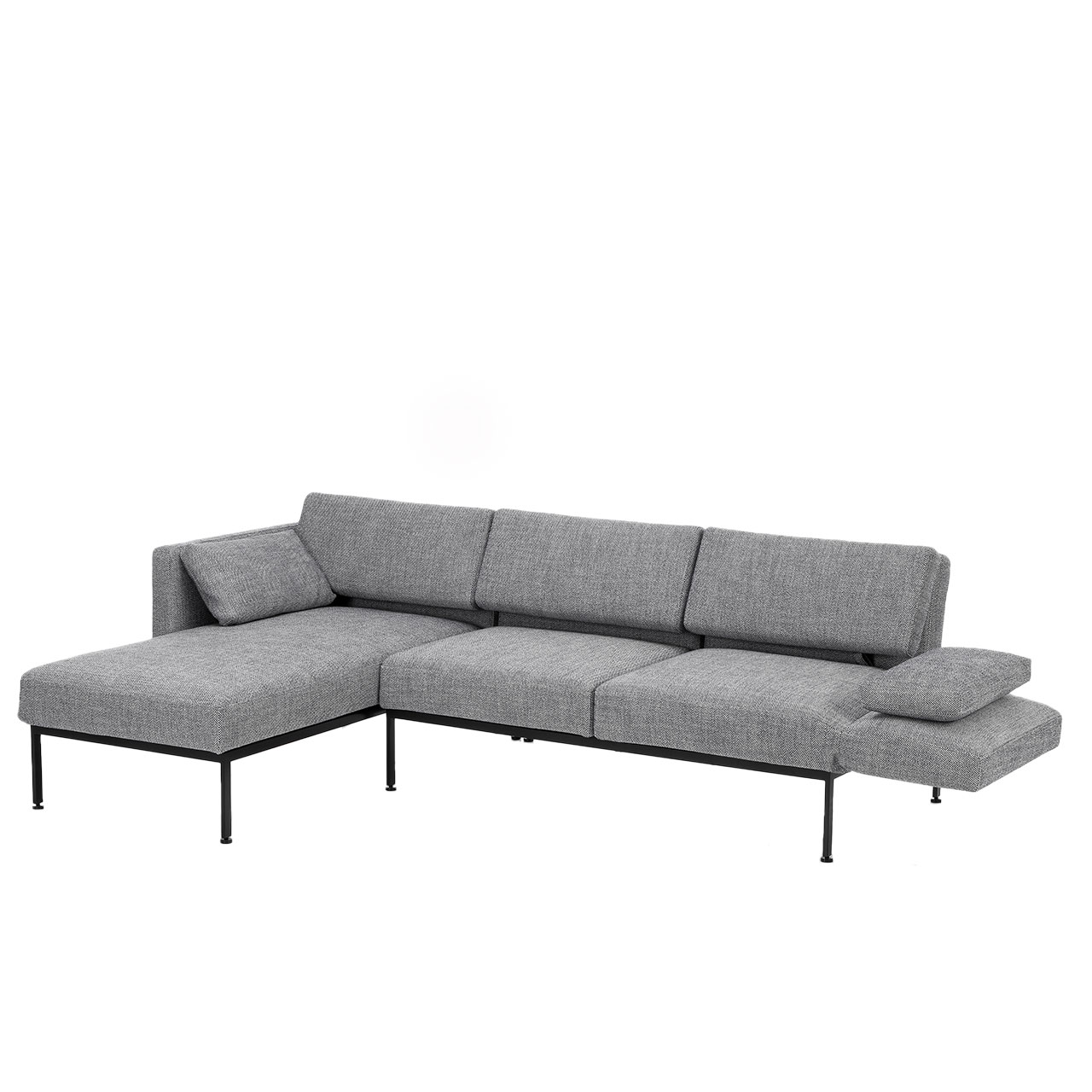 Garnitur brühl roro medium spring 73922 + 73907 Eckgarnitur der Serie roro medium spring mit Longchair links und Anstellsofa rechts in grauem Stoff.