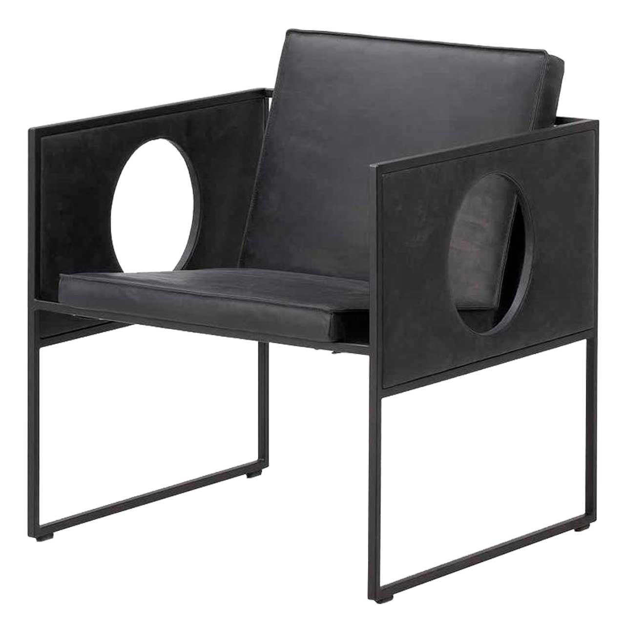 brühl grace metal 68013 Filigraner Sessel mit schwarzem Untergestell und schwarzem Leder bezogen. Die Armlehnen sind geschlossen und mit rundem Cut Out.