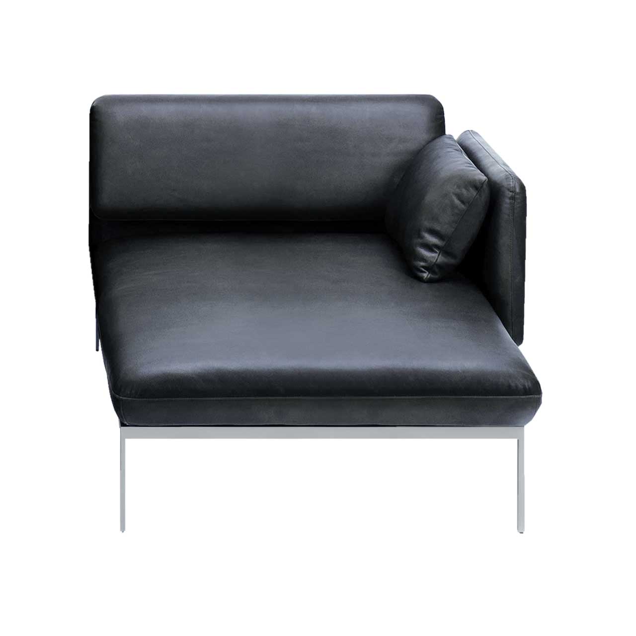 Longchair brühl roro medium classic 74125 Der Longchair der Serie roro medium classic mit verschiebbarer Armlehne rechts in schwarzem Leder.