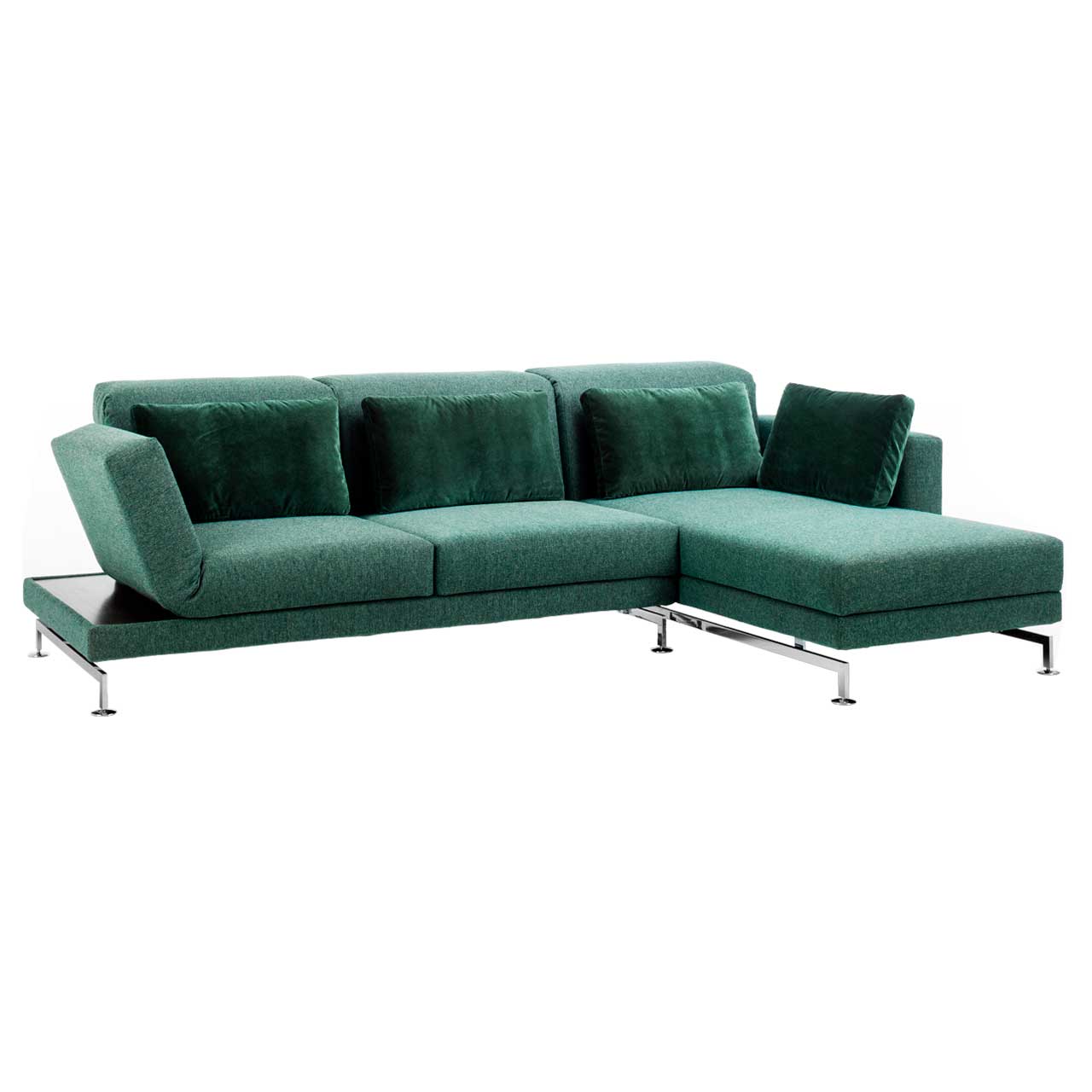 brühl moule small - Sofa Sitzgruppe 73224 + 73231 Eckgarnitur mit Longchair rechts in grünem Stoff. Links neben der Armlehne befindet sich eine Ablagefläche in dunklem Holz.
