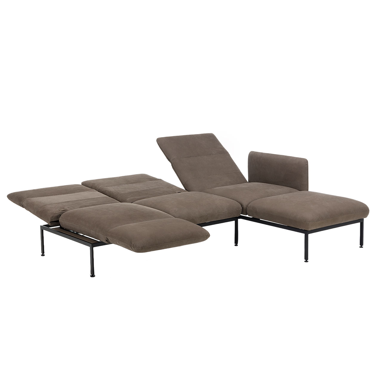 Garnitur brühl roro small classic 74206 + 74220 Eckgarnitur der Serie roro small classic mit Relaxliege rechts und Anstellsofa links sowie passendem Hocker in braunem Leder.