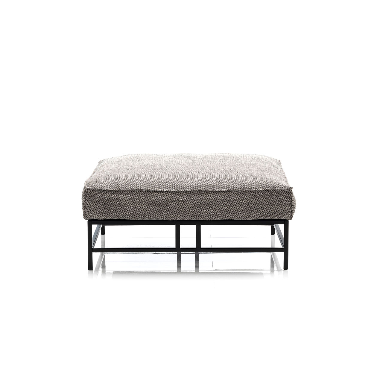 brühl easy pieces 62062 Hocker mit Polster in hellgrauem Stoff und schwarzem Untergestell.