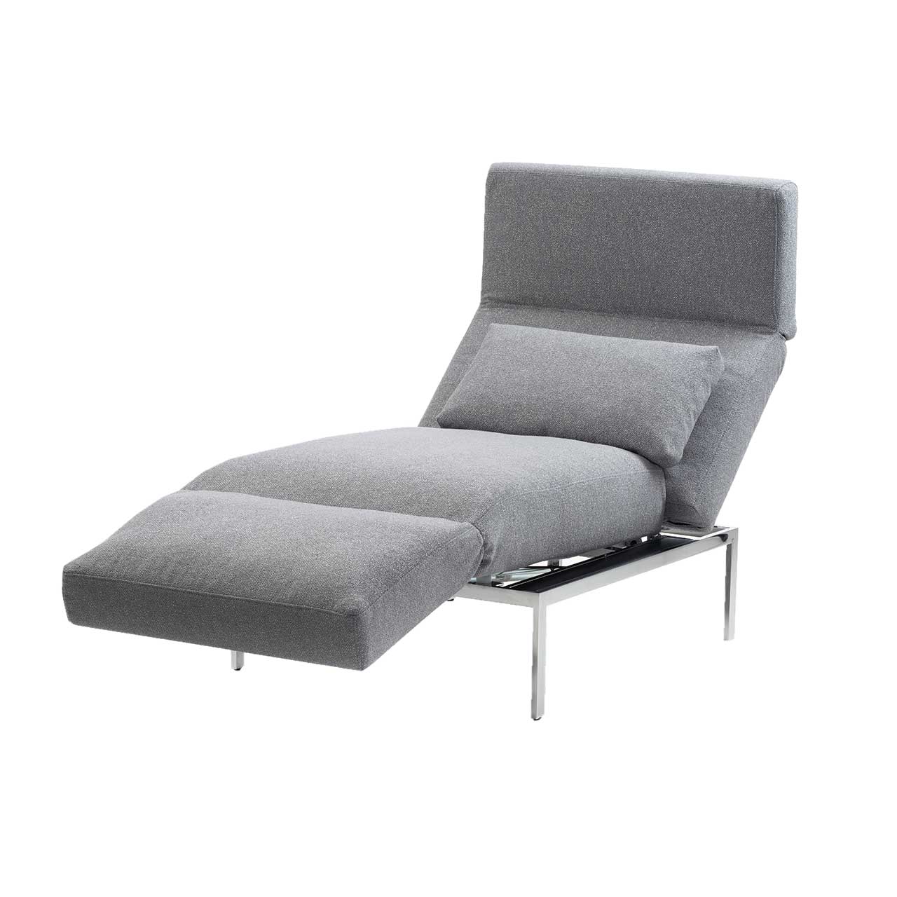 Multifunktionssessel brühl roro medium soft 74015 in Liegepostion Der Multifunktionssessel der Serie roro medium soft ausgeklappt zur Liegeposition in grauem Stoff.