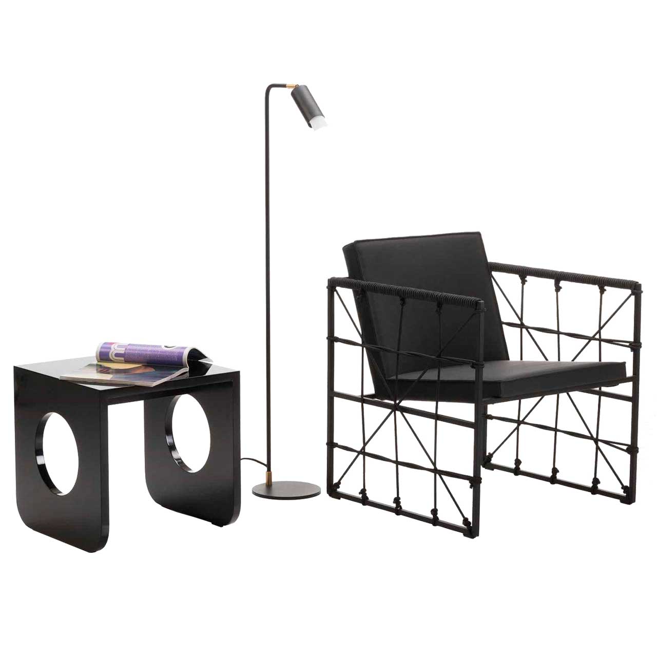 brühl grace metal 68023 Filigraner Sessel mit schwarzem Untergestell und mit schwarzem Leder bezogen. Die Seiten sind mit schwarzem Bungeeseilen bespannt.