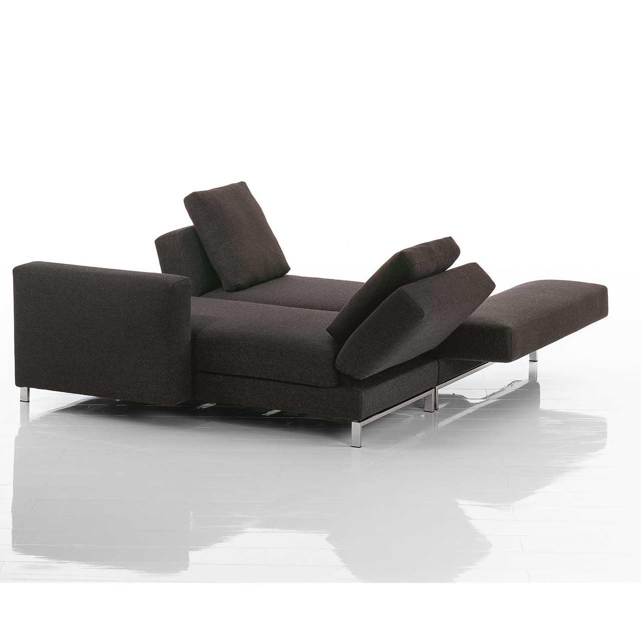 brühl four two compact Eckgarnitur Eckgarnitur. Der Longchair wurde umgeschwenkt und steht parallel zum Anstellsofa, so dass eine Liegefläche entsteht.