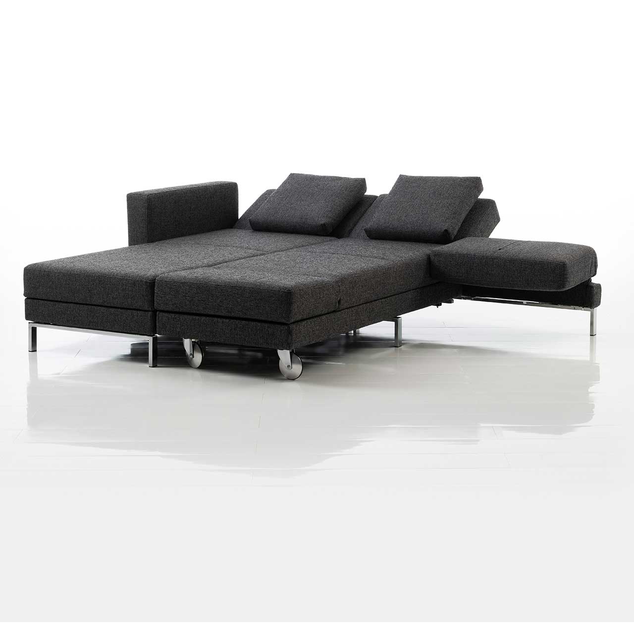 brühl four two compact Eckgarnitur Eckgarnitur. Der Longchair wurde umgeschwenkt und steht parallel zum Anstellsofa, so dass eine Liegefläche entsteht.