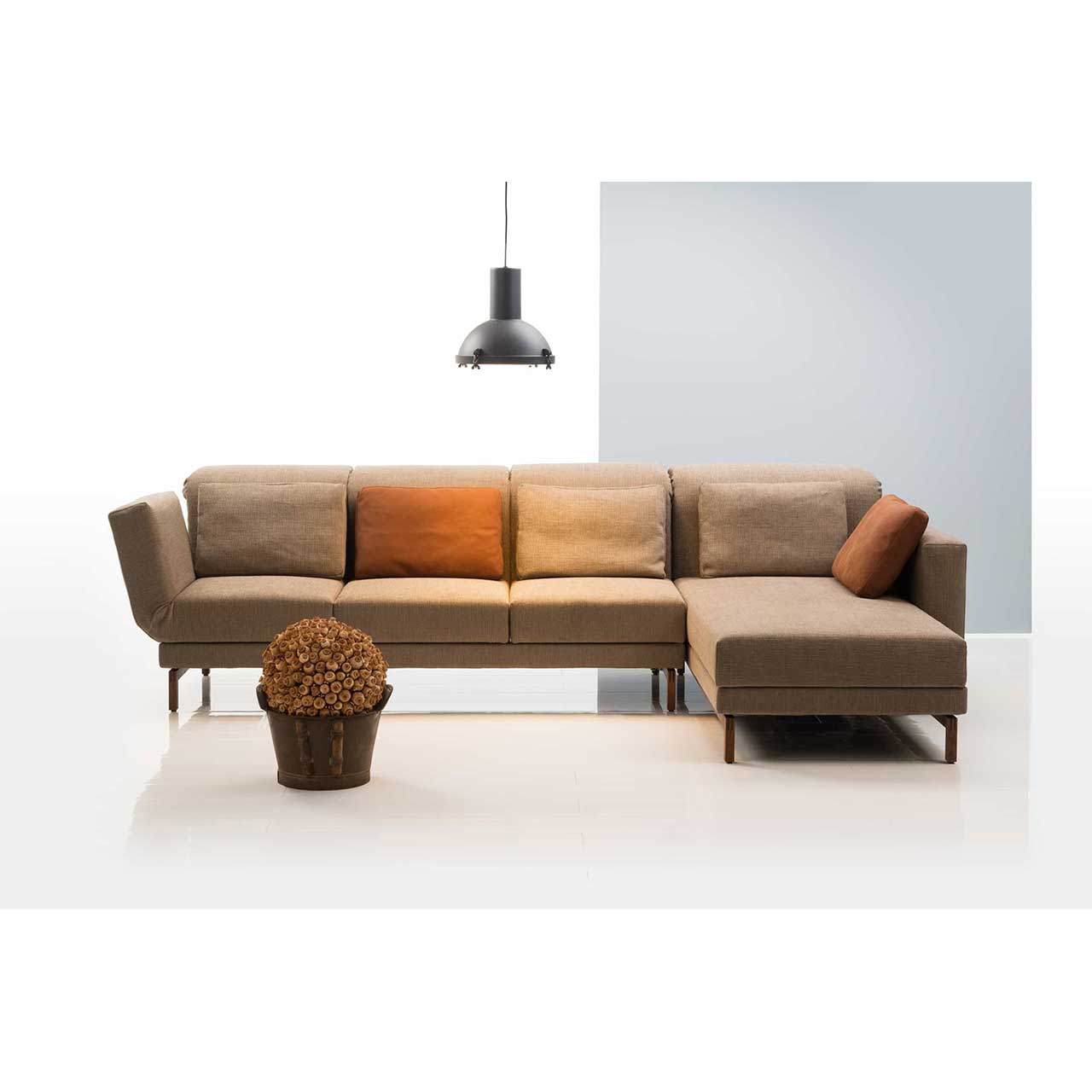 brühl moule small - Garnitur 73226 + 73231 Eckgarnitur in hellbraunem Stoff mit Longchair rechts.