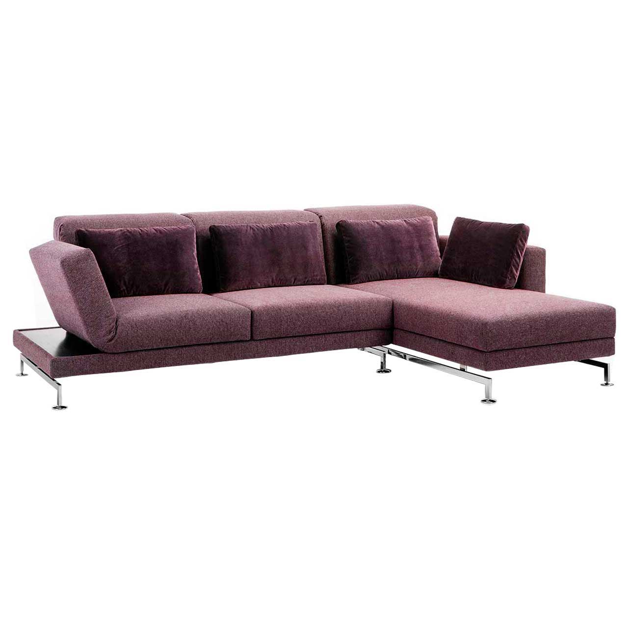brühl moule medium - Sofa Sitzgruppe 73124 + 73131 Eckgarnitur in violettem Stoff mit Longchair rechts, dekoriert mit vier Kissen.