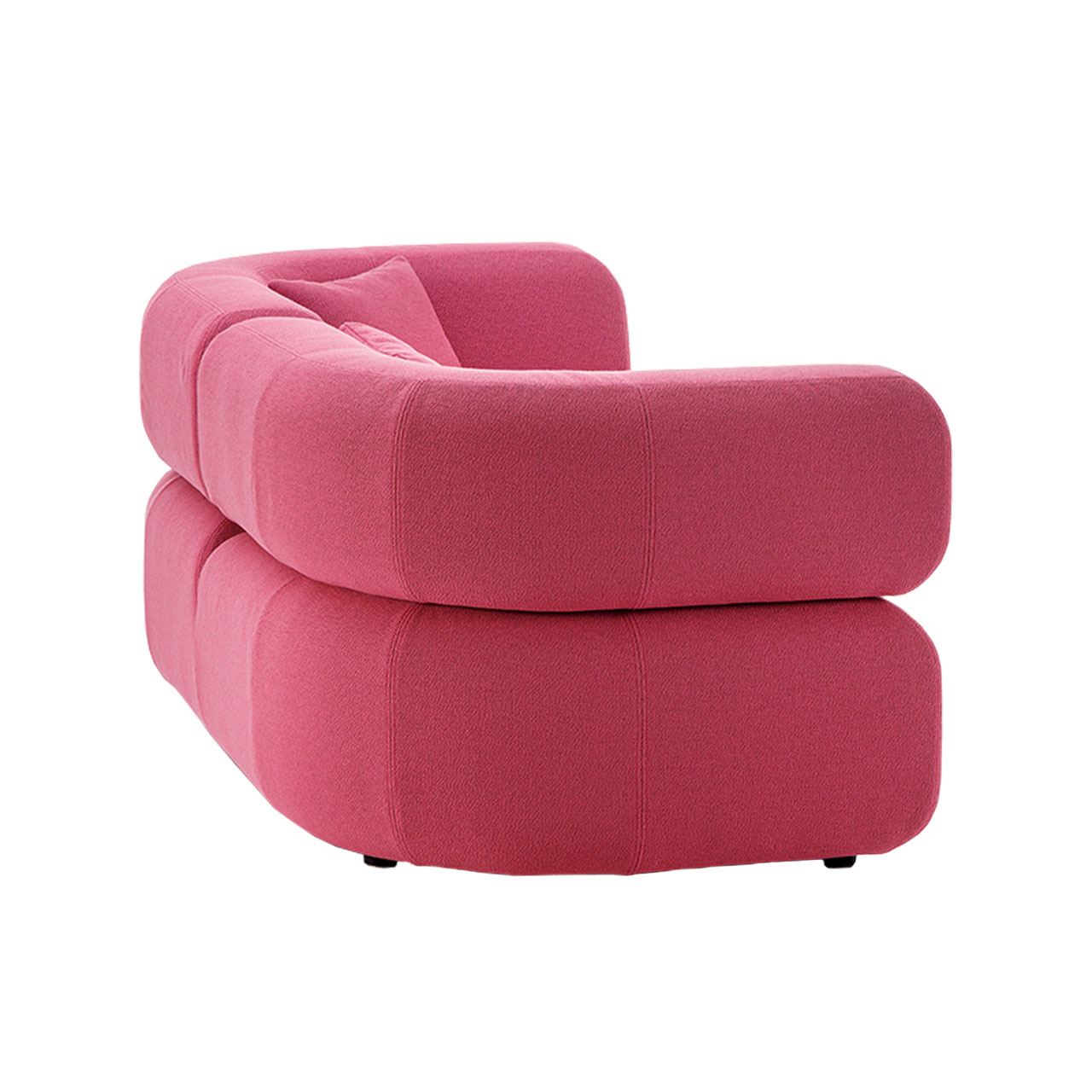 Sofa all together 73605 Seitensicht auf ein zweisitziges rotes Sofa der Serie all together. Die Armlehne ist lang und umschließt das ganze Möbel.