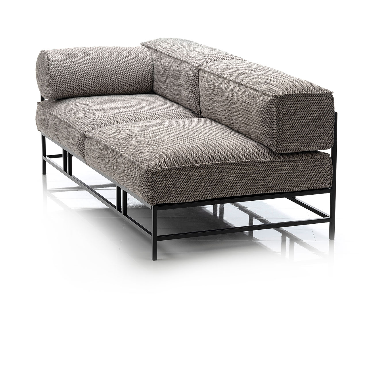 brühl easy pieces Openend Openend mit Armlehnrolle in grauem Stoff und mit schwarzem Metalluntergestell.