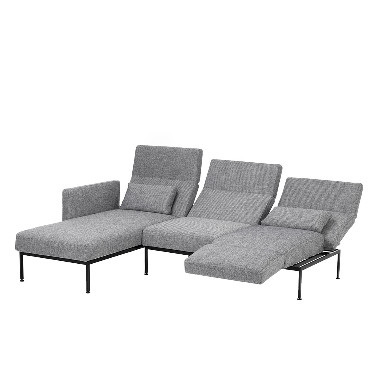 Garnitur brühl roro medium spring 73922 + 73907 Eckgarnitur der Serie roro medium spring mit Longchair links und Anstellsofa rechts in grauem Stoff.