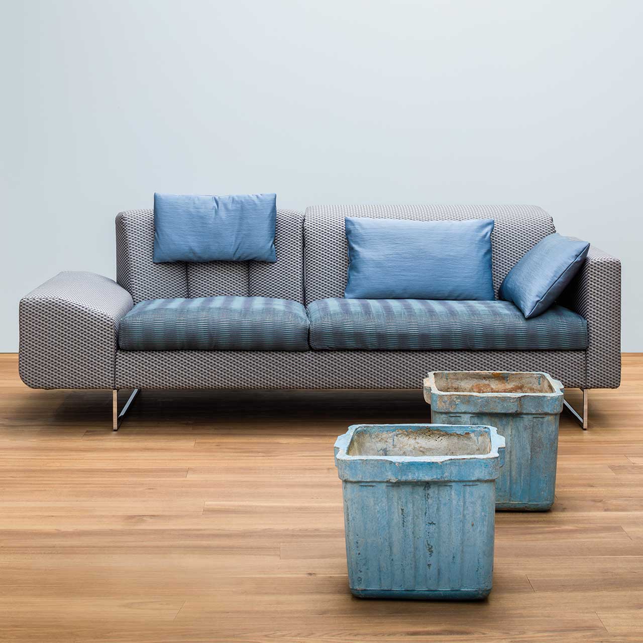 brühl embrace 69610 Ambientebild brühl embrace asymmetrisches Sofa.