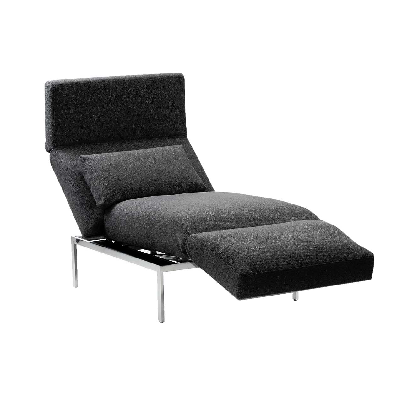 Multifunktionssessel brühl roro medium soft 74014 in Liegepostion Der Multifunktionssessel der Serie roro medium soft ausgeklappt zur Liegeposition in schwarzem Stoff.