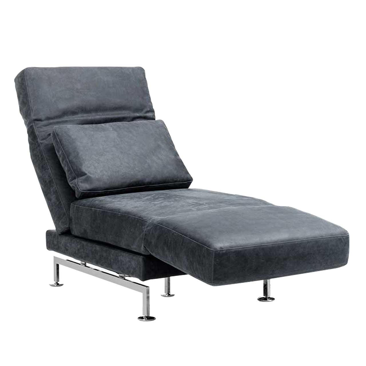 brühl moule medium - Anstellsessel 73118 Drehsitz links Drehsessel in dunkelgrauem Leder. Die Armlehne ist zur Fußstütze vorgeschwenkt, Die Rückenlehne leicht abgesenkt.