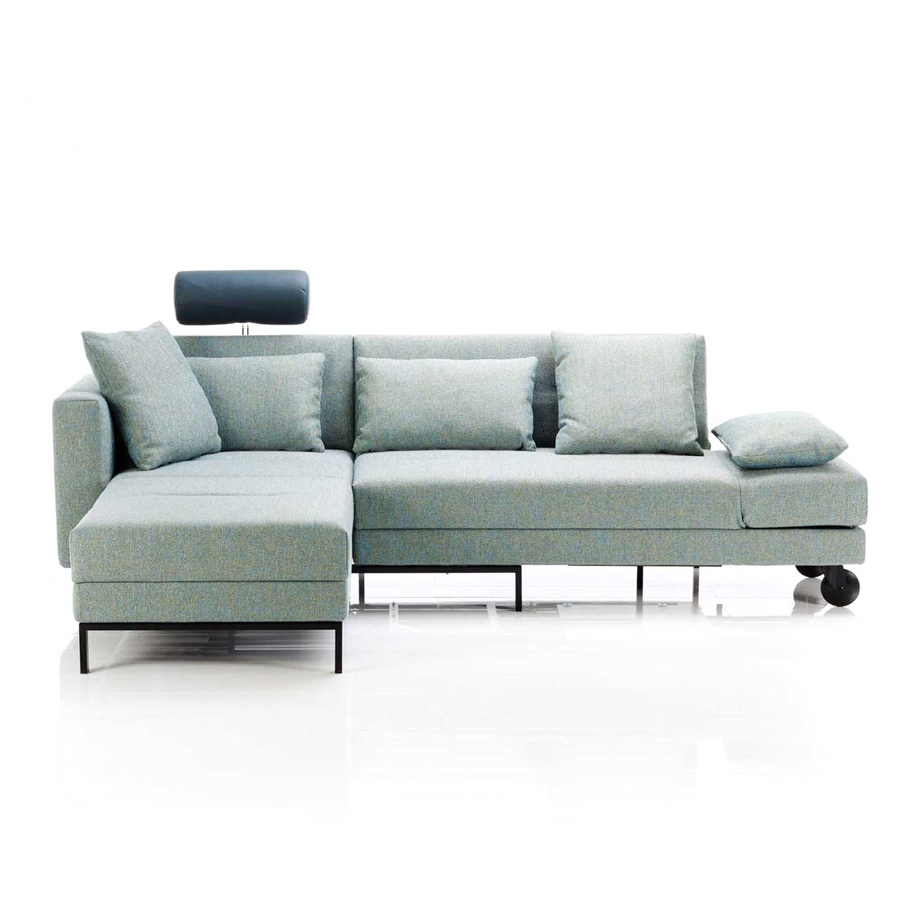 Four-two-ecke-Ablage-rechts-1 Eckgarnitur in hellgrünem Stoff mit schwenkbarem Longchair rechts.