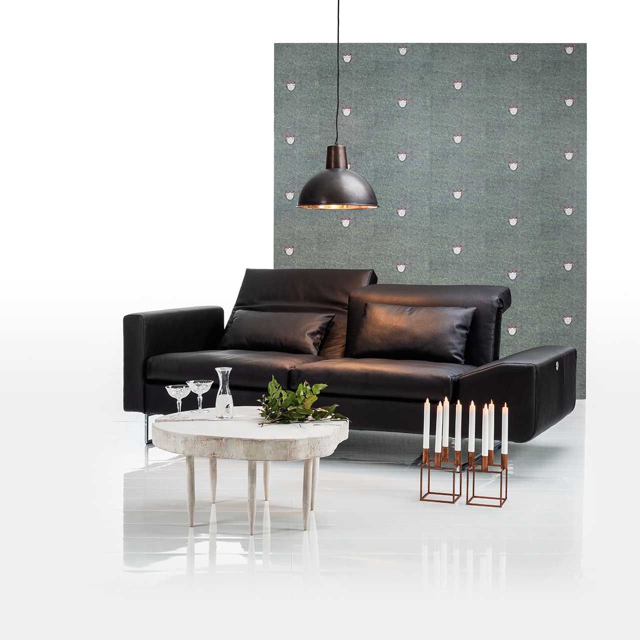 brühl embrace 69631 Ambientebild brühl embrace asymmetrisches Sofa.