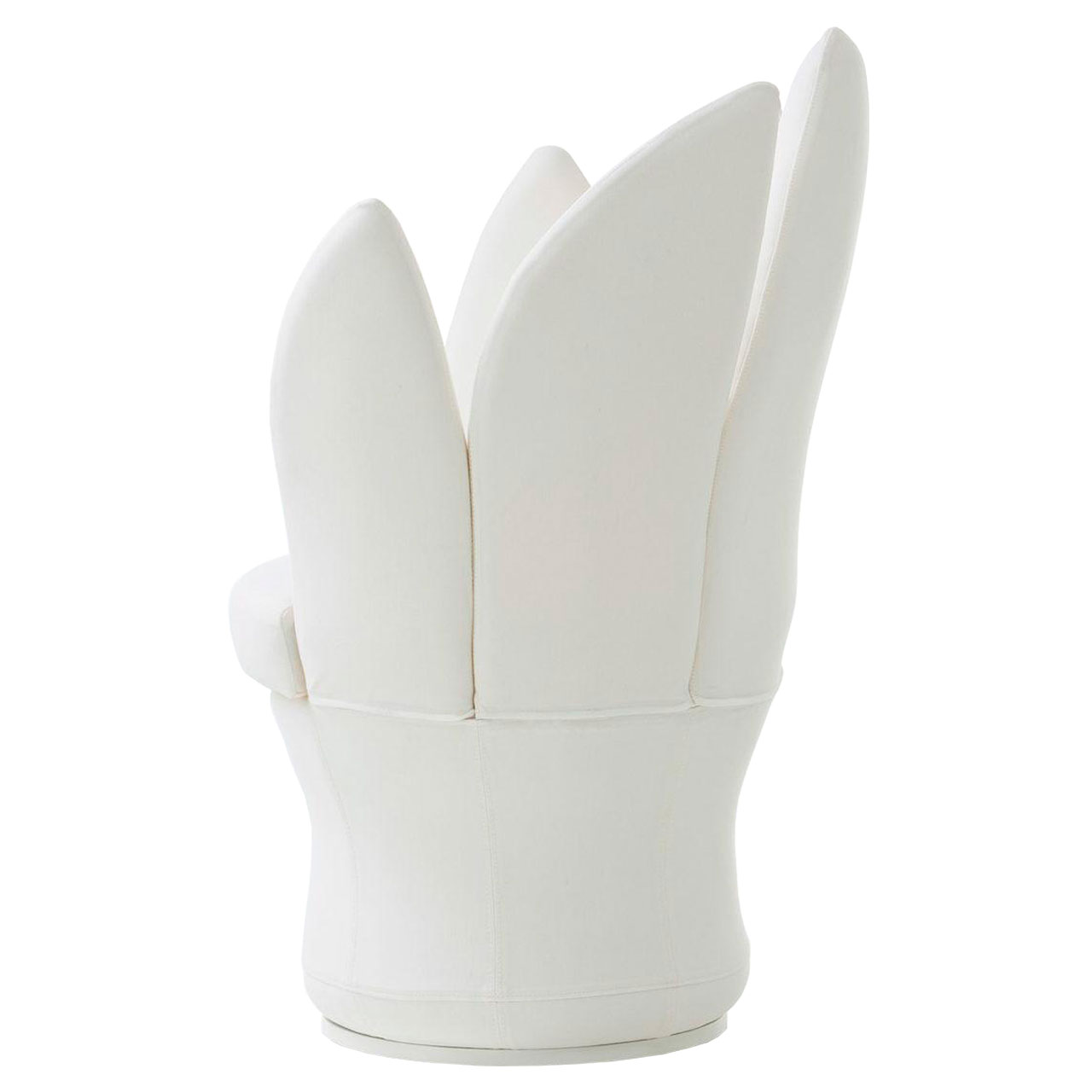 brühl lemon-blossom Sessel 63403 Ein Sessel in weißem Leder mit Drehteller als Basis. Der Sessel hat einen runden Sitz. Die Arm- und Rückenlehnen bestehen aus fünf blattartige Elementen, so dass sie an Blütenblätter erinnern.